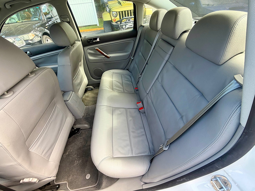 Used 2002 Volkswagen Passat GLX AWD/4WD image 12