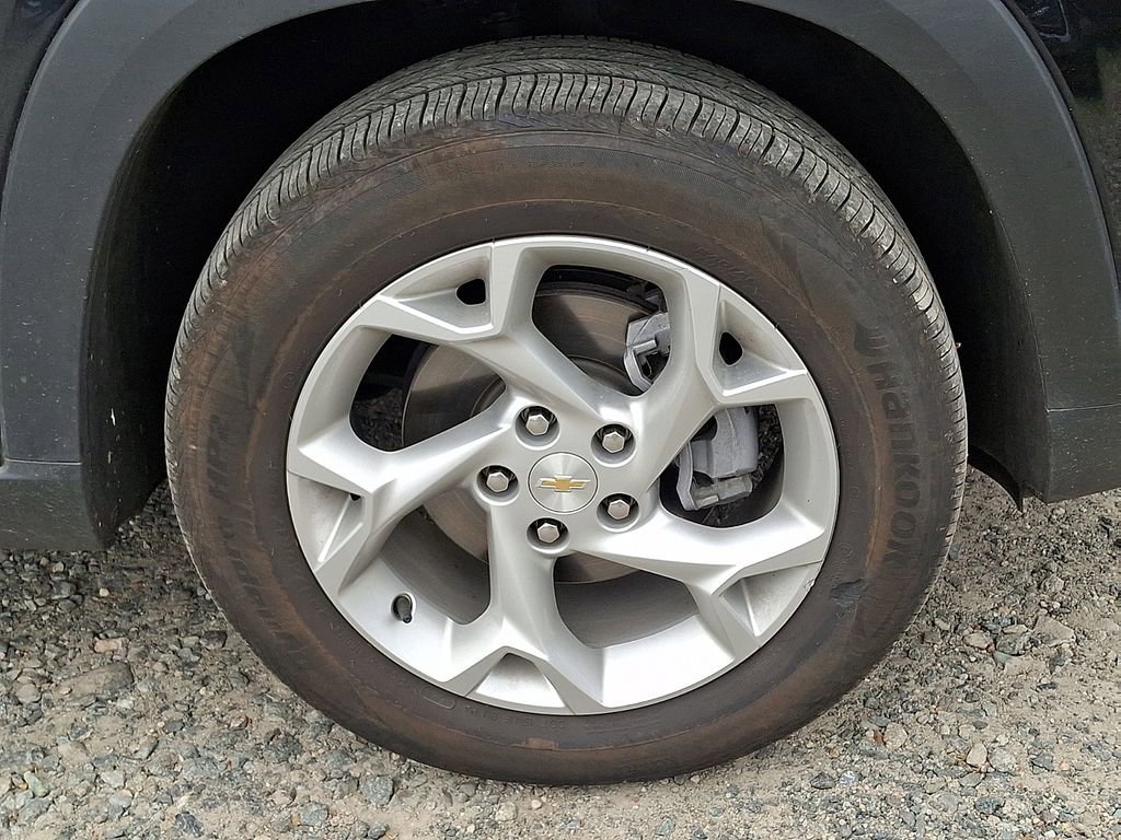 Used 2025 Chevrolet Trax LS w/ LS Convenience Package FWD image 33