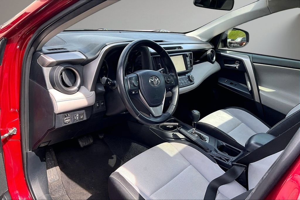 Used 2018 Toyota RAV4 XLE AWD/4WD image 15