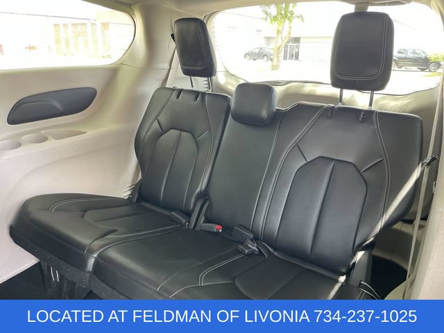 Used 2024 Chrysler Pacifica Touring-L FWD image 35