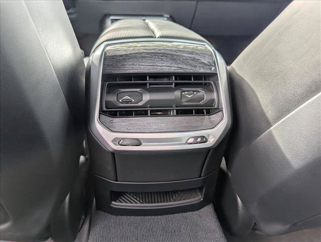 Certified 2025 BMW i7 eDrive50 w/ Premium Package RWD image 23