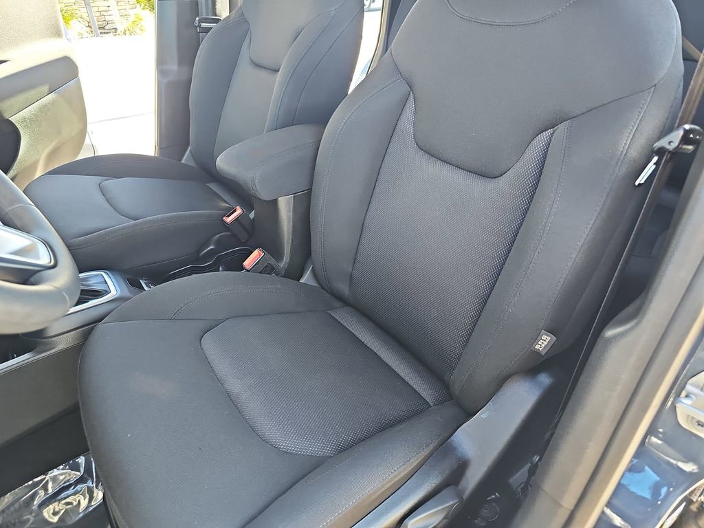 Used 2021 Jeep Renegade Sport w/ Sport Appearance Group image 14