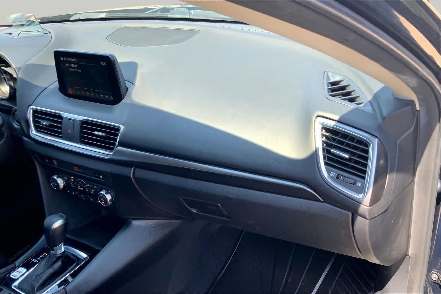 Used 2018 MAZDA MAZDA3 Grand Touring FWD image 18