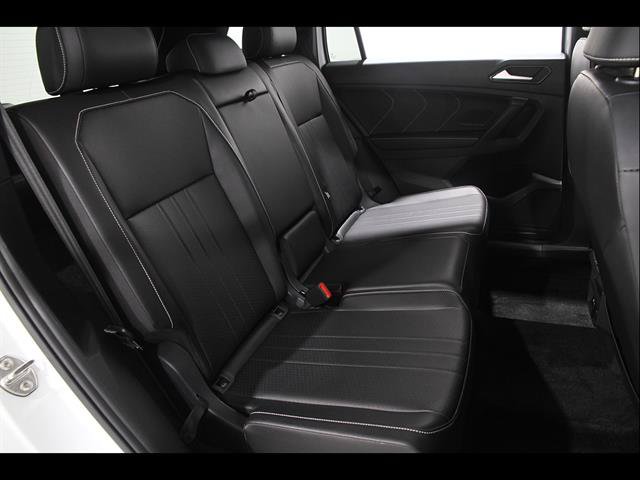 Certified 2024 Volkswagen Tiguan SE R-Line AWD/4WD image 17