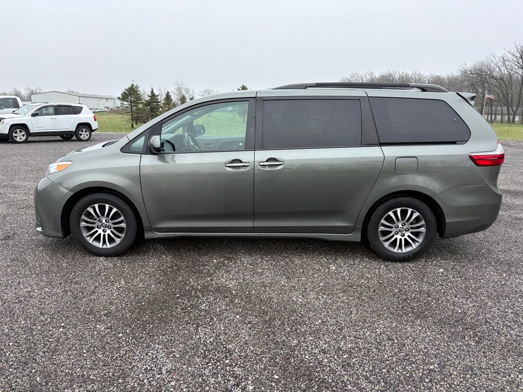 Used 2019 Toyota Sienna XLE FWD image 6
