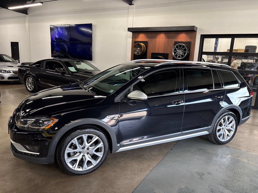 Used 2018 Volkswagen Golf Alltrack SEL AWD/4WD image 3
