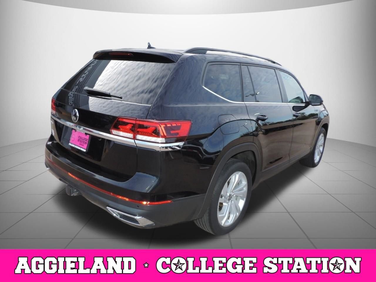 Used 2022 Volkswagen Atlas SE w/ Panoramic Sunroof Package image 4