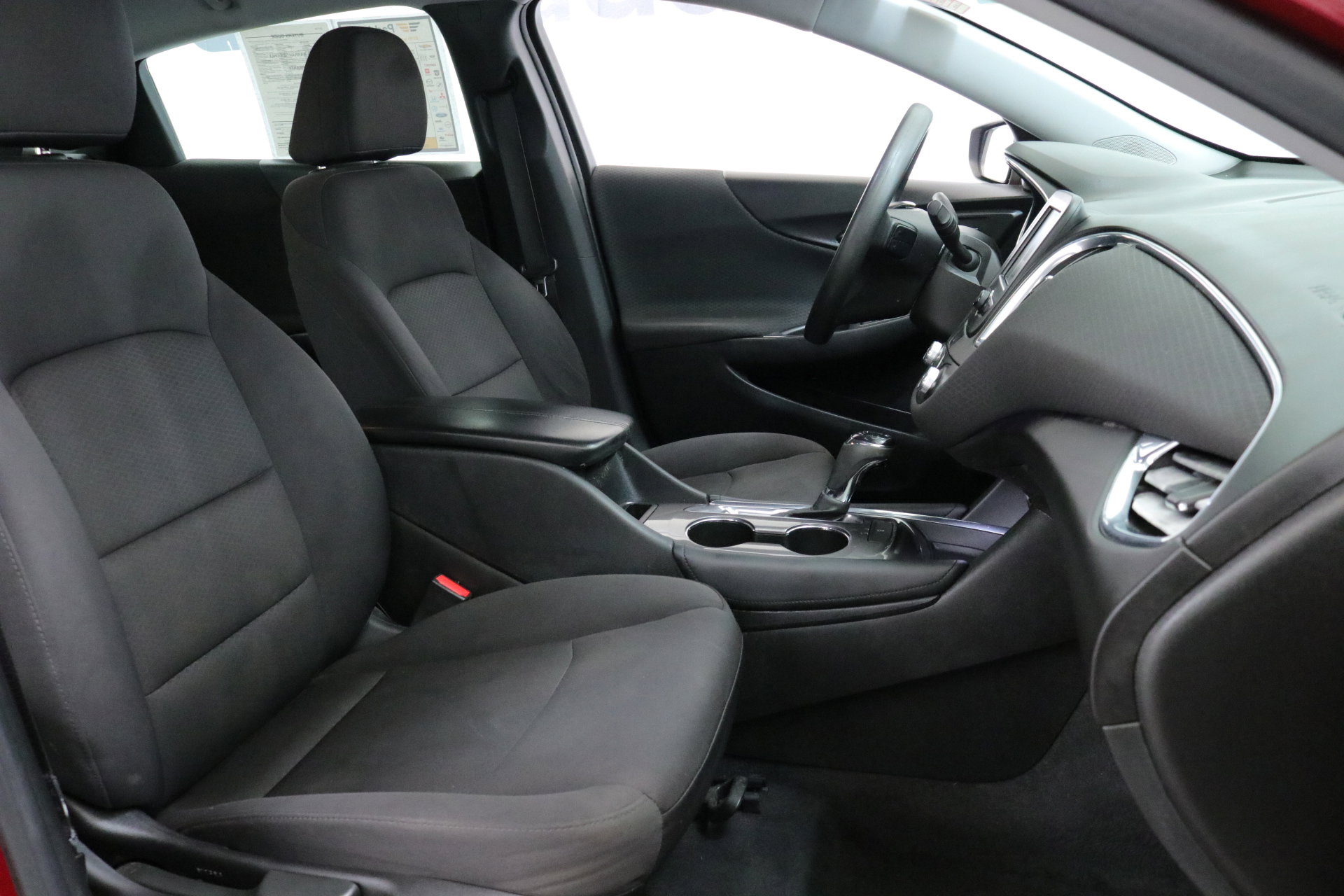 Used 2018 Chevrolet Malibu LT image 33