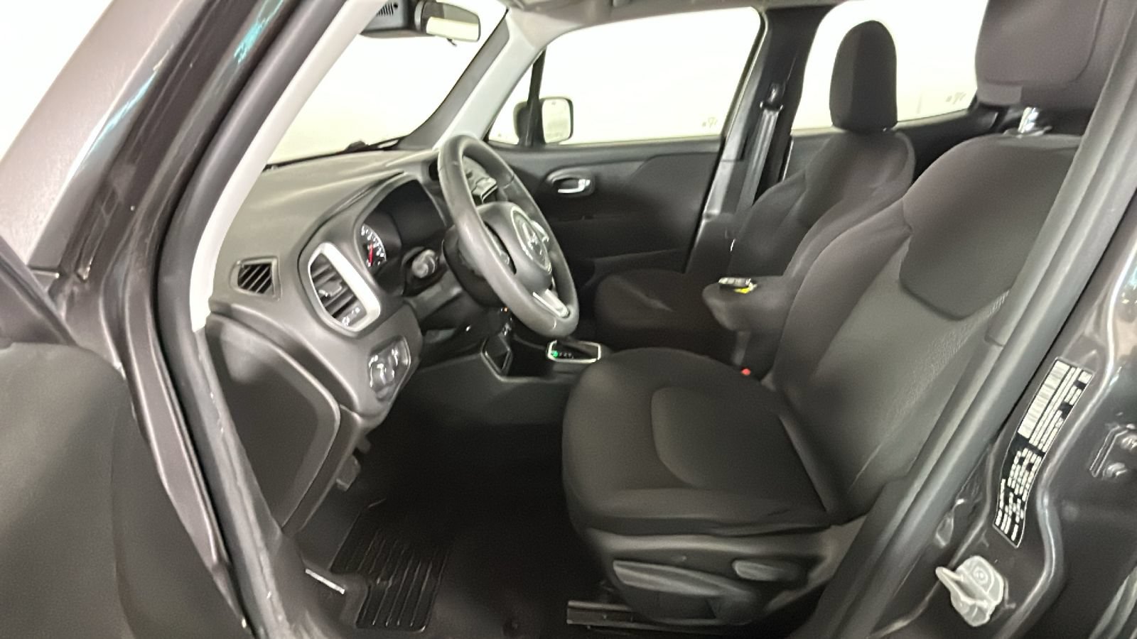 Used 2021 Jeep Renegade Sport FWD image 12
