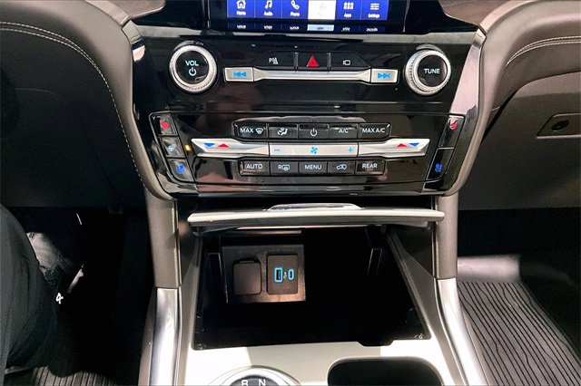 Used 2022 Ford Explorer Platinum w/ Technology Package image 16