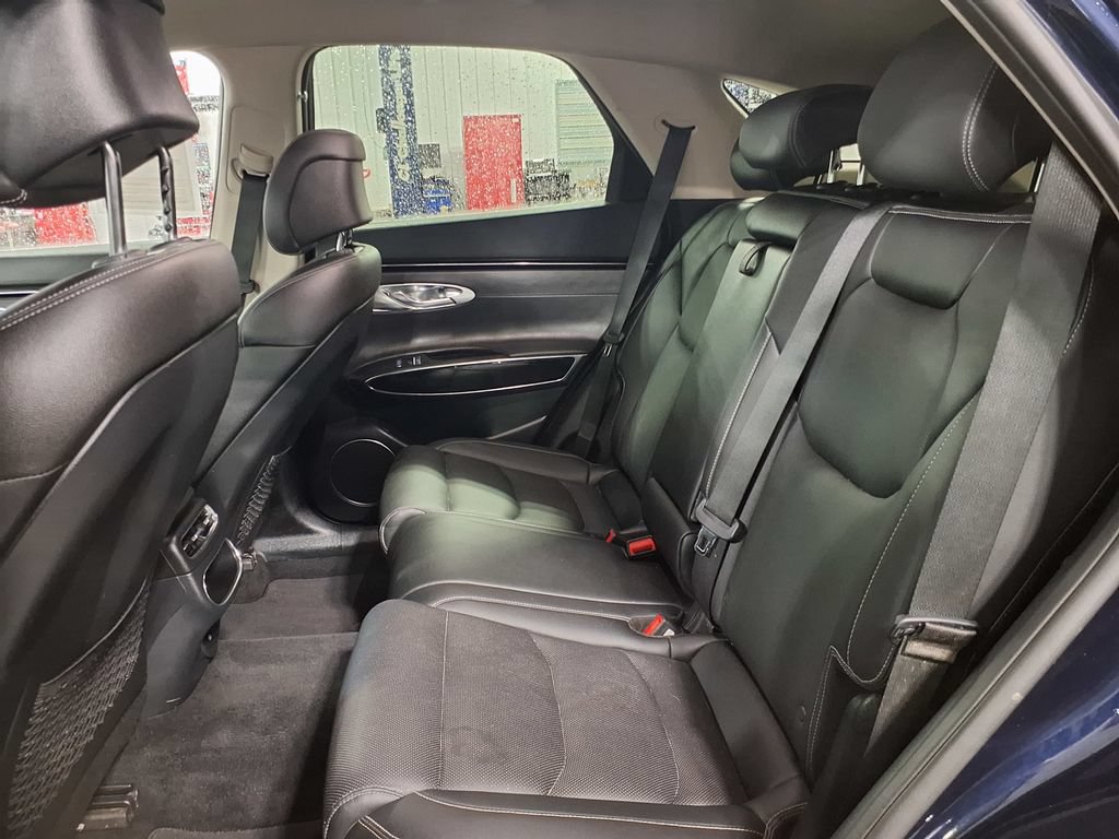 Used 2025 Genesis GV70 2.5T AWD/4WD image 16