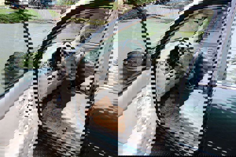 Used 1998 Oldsmobile Intrigue GL image 5