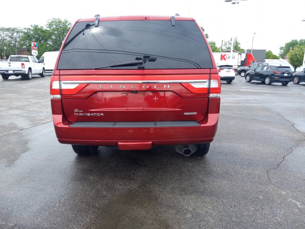 Used 2016 Lincoln Navigator Select AWD/4WD image 2