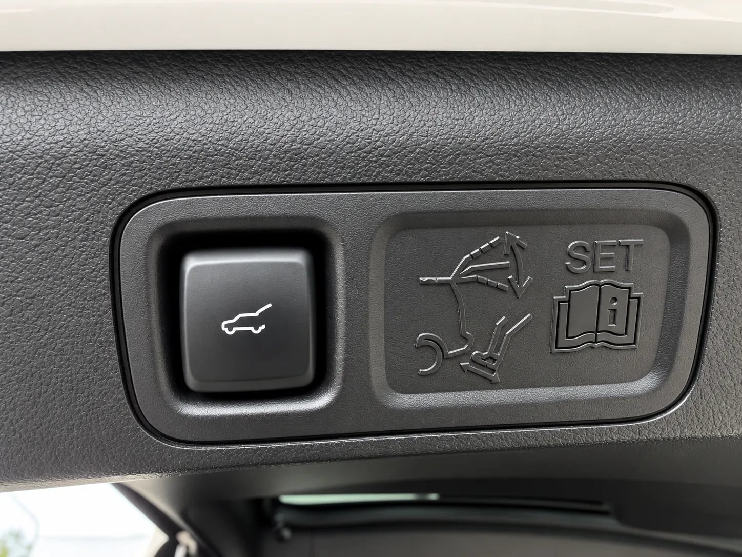 Used 2018 Ford Expedition Max XLT w/ Equipment Group 202A AWD/4WD image 36