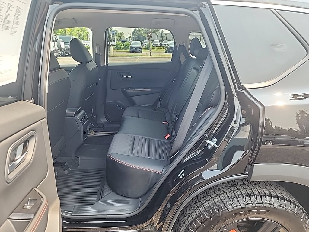 Used 2025 Nissan Rogue SV w/ Rock Creek Premium Package AWD/4WD image 5
