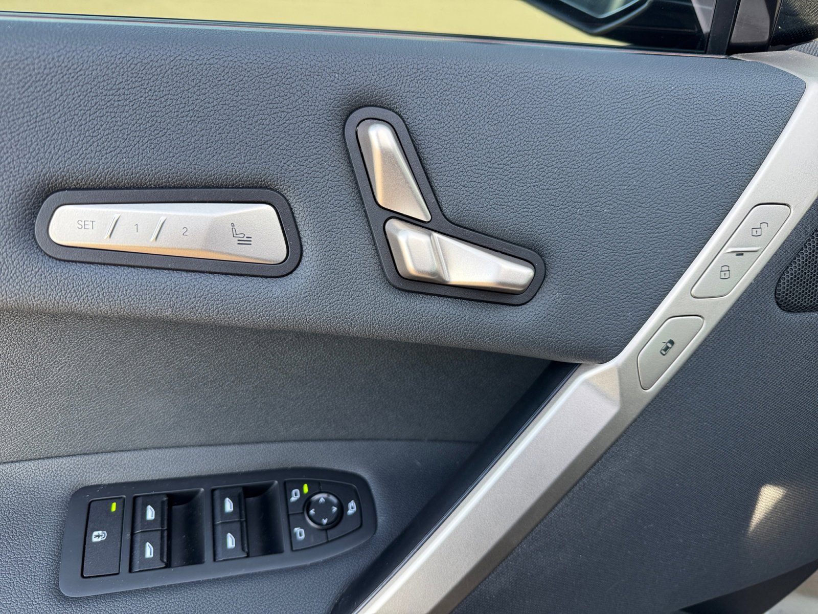 Used 2024 BMW iX xDrive50 w/ Premium Package image 14