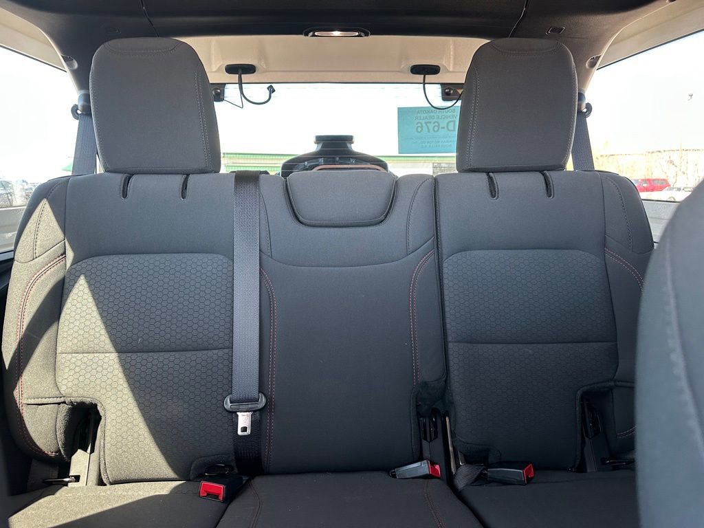 Used 2022 Jeep Wrangler Unlimited Rubicon w/ Cold Weather Group image 33