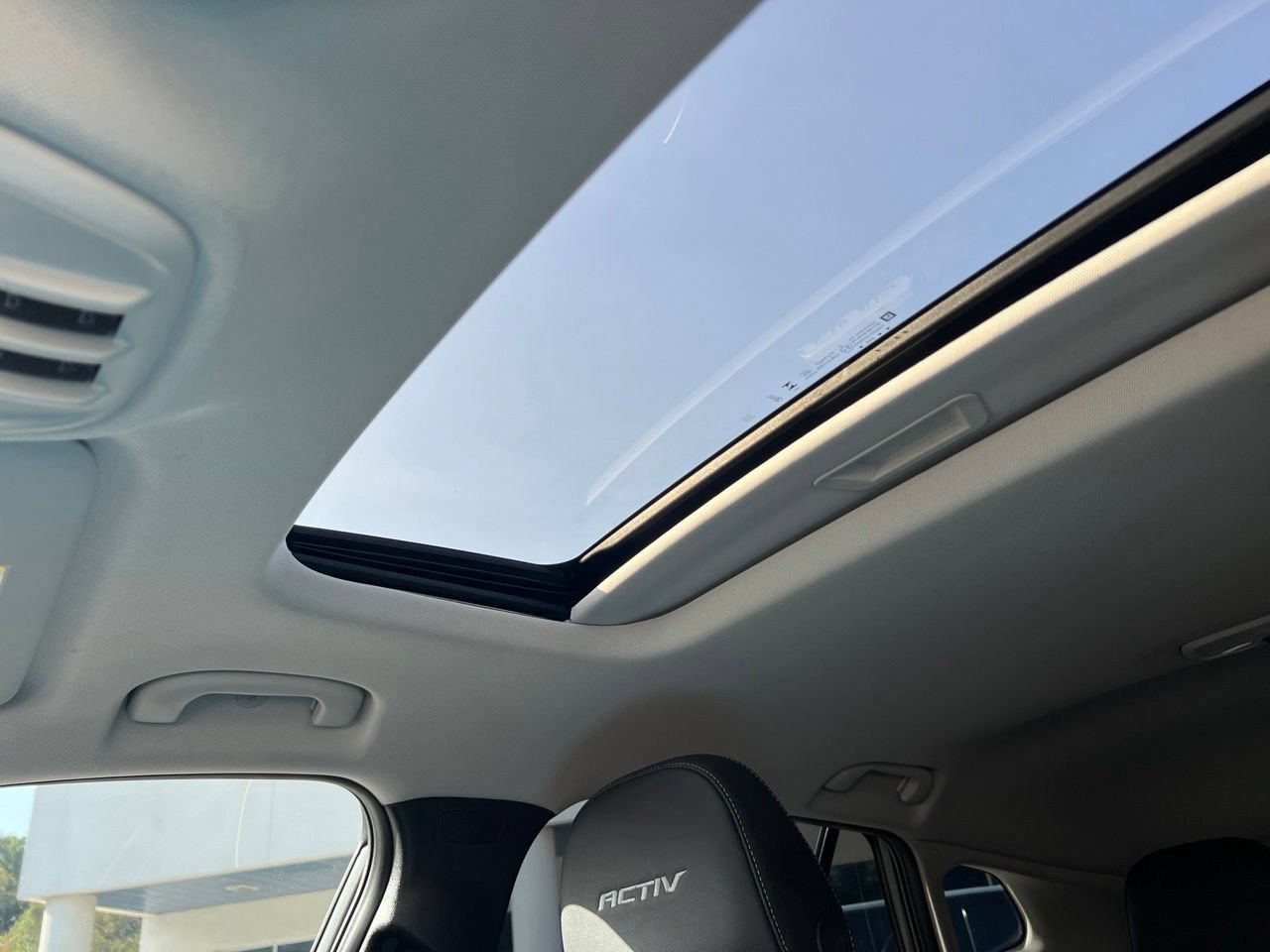 Used 2025 Chevrolet Trax ACTIV w/ Sunroof Package FWD image 21