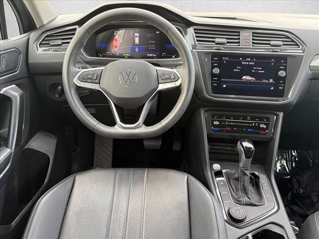 Used 2023 Volkswagen Tiguan SE w/ Panoramic Sunroof Package image 20