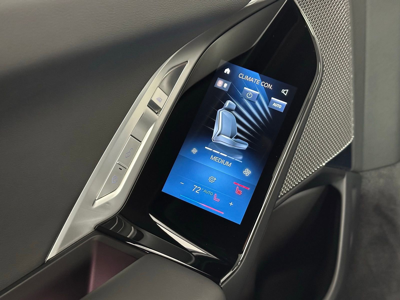 Used 2023 BMW 760i xDrive w/ Parking Assistance Package image 34