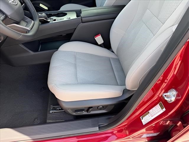 Used 2025 Nissan Rogue SV FWD image 7