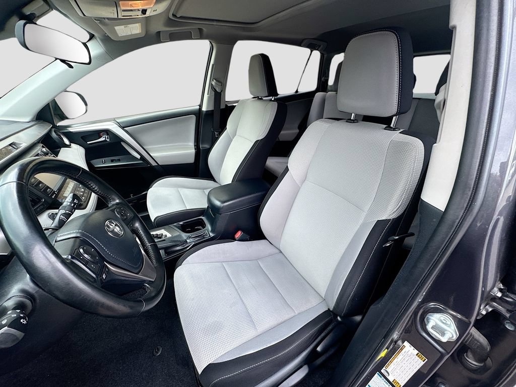 Used 2017 Toyota RAV4 XLE AWD/4WD image 18