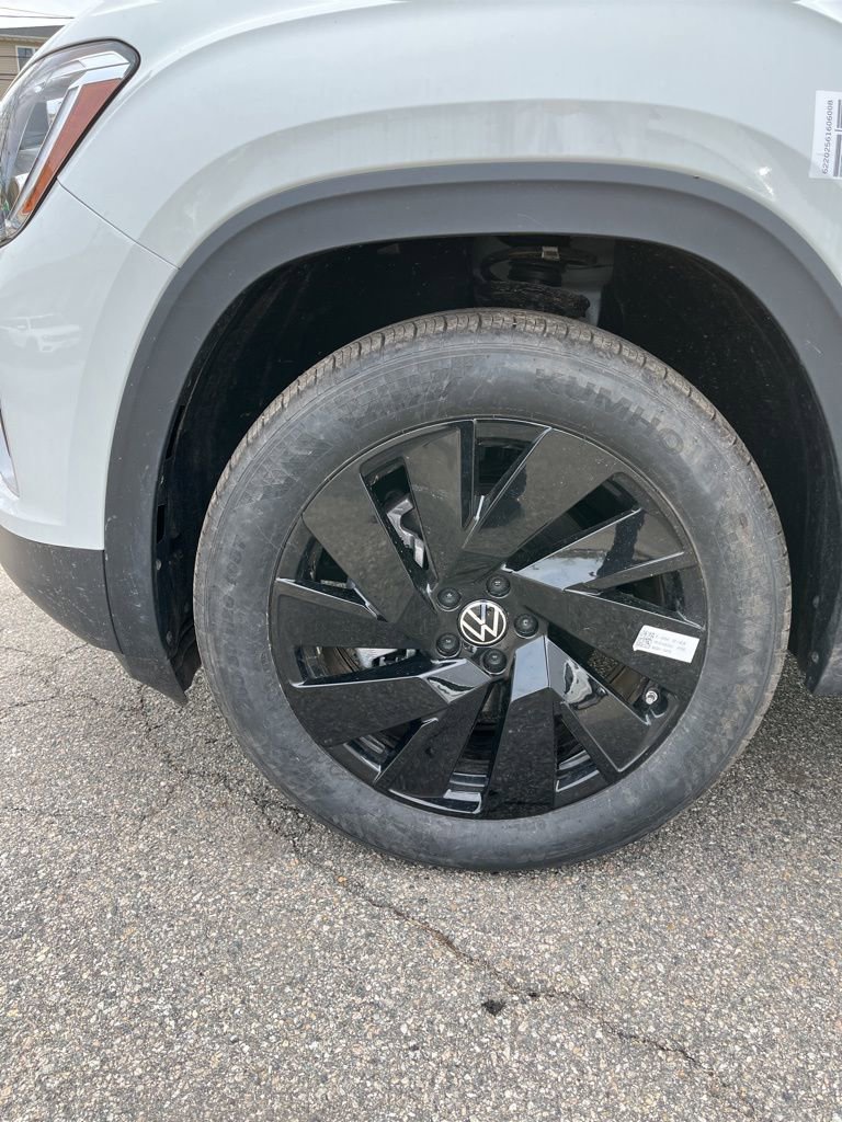 New 2025 Volkswagen Atlas SE AWD/4WD image 22