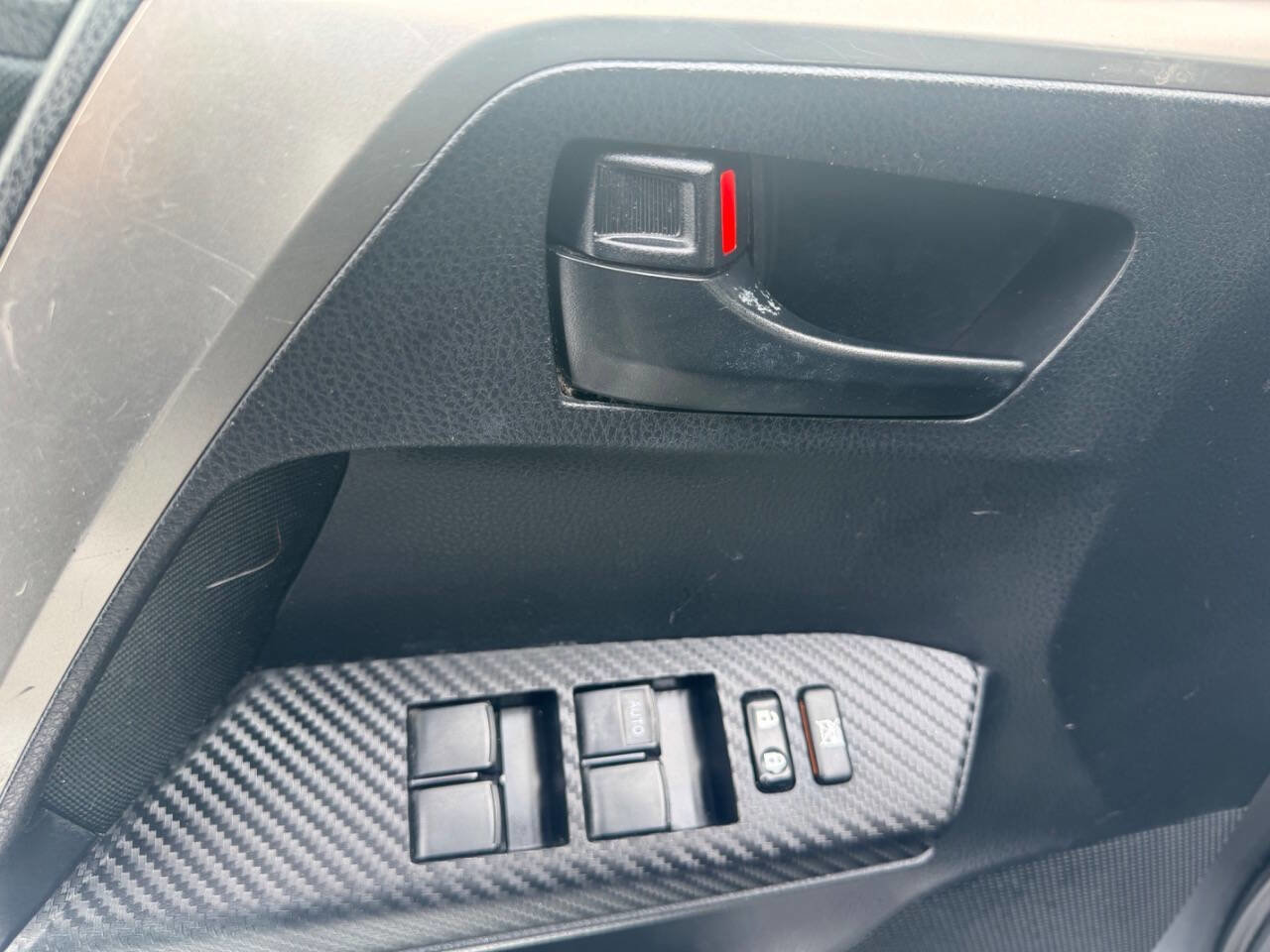 Used 2015 Toyota RAV4 LE image 9