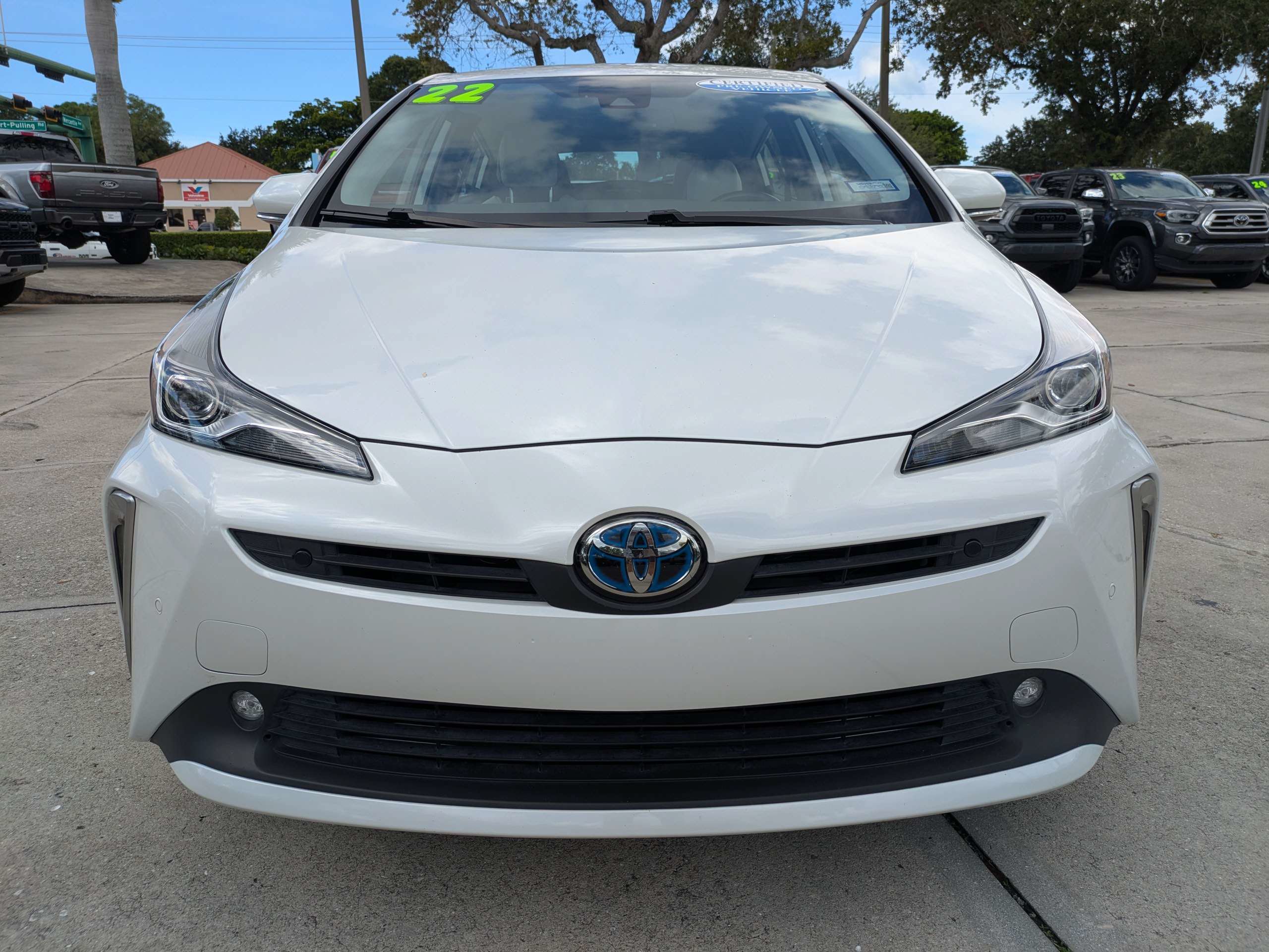 Used 2022 Toyota Prius Limited FWD image 8