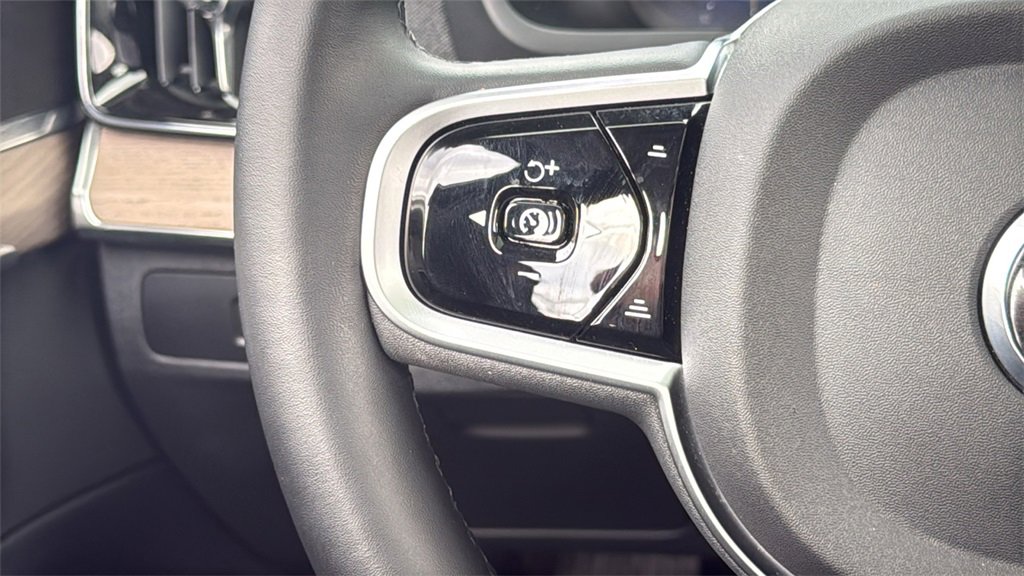 Certified 2025 Volvo XC90 B6 Plus image 10