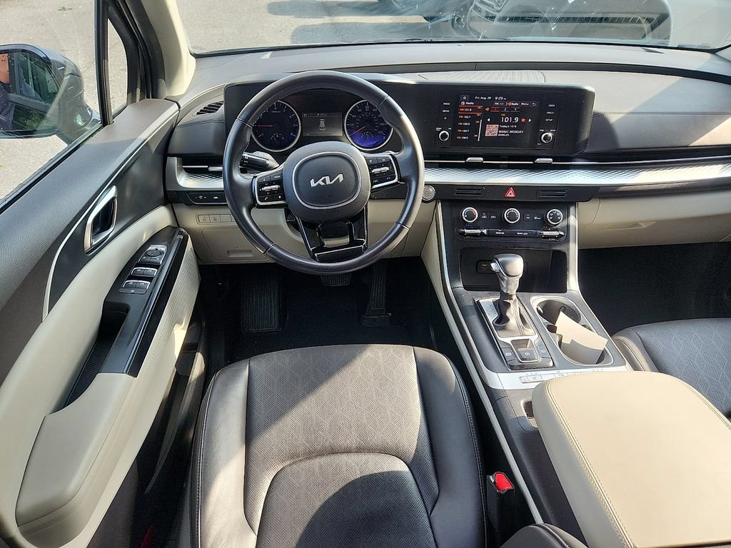 Used 2024 Kia Carnival LX FWD image 9