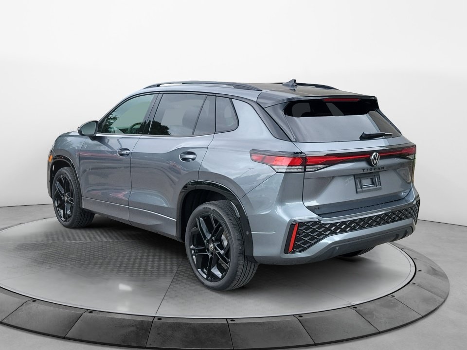 New 2026 Volkswagen Tiguan SE R-Line AWD/4WD image 4