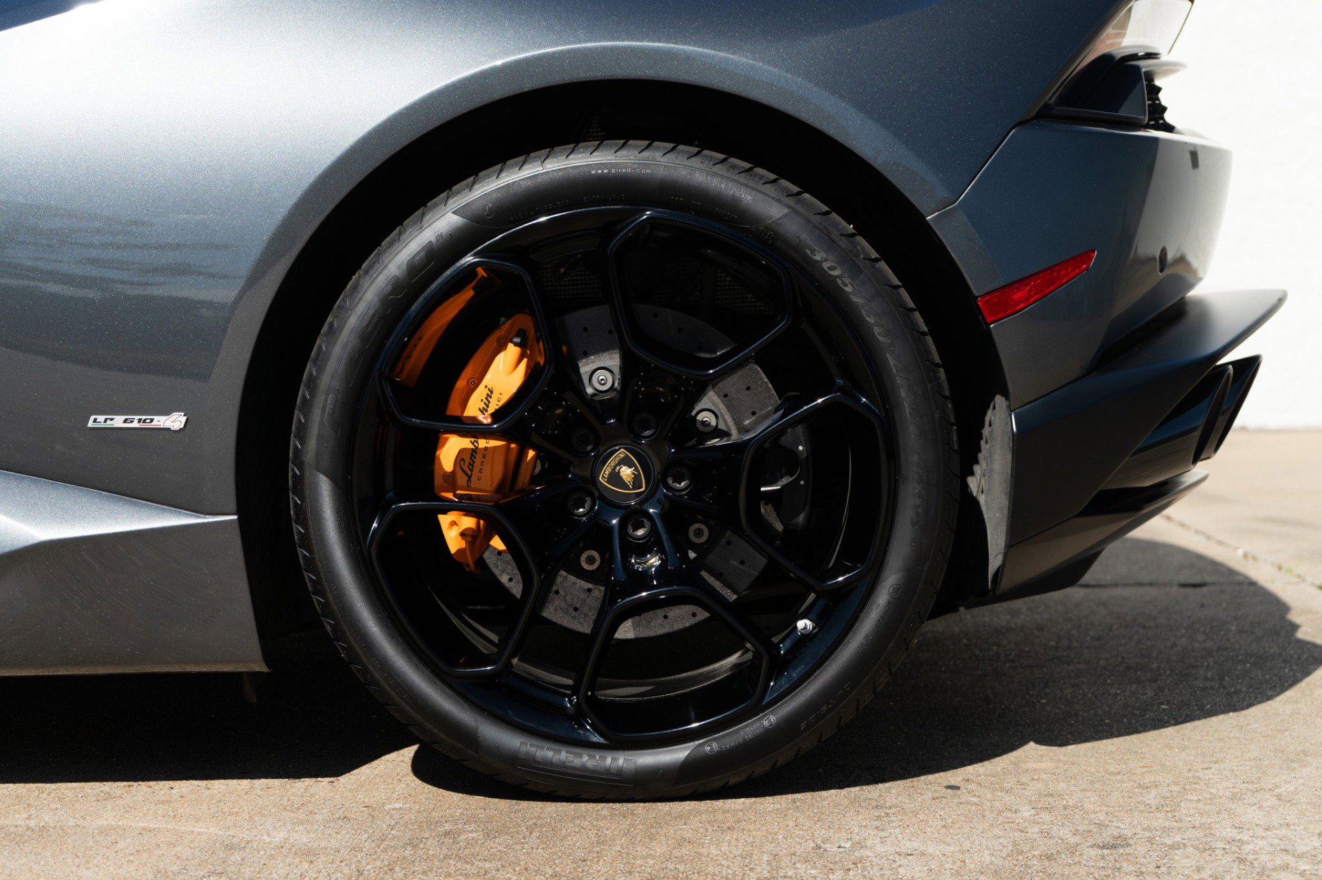 Used 2015 Lamborghini Huracan LP 610-4 AWD/4WD image 32