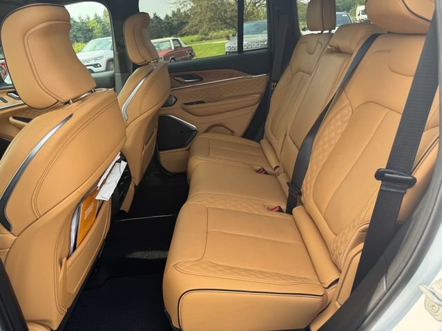 Used 2025 Jeep Grand Cherokee Summit AWD/4WD image 20