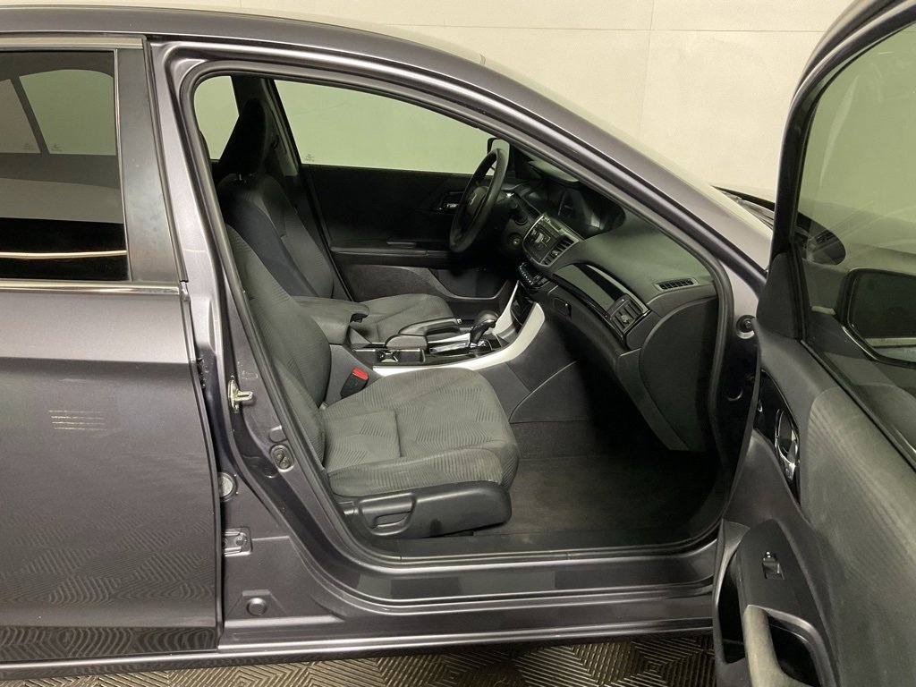 Used 2017 Honda Accord LX image 32
