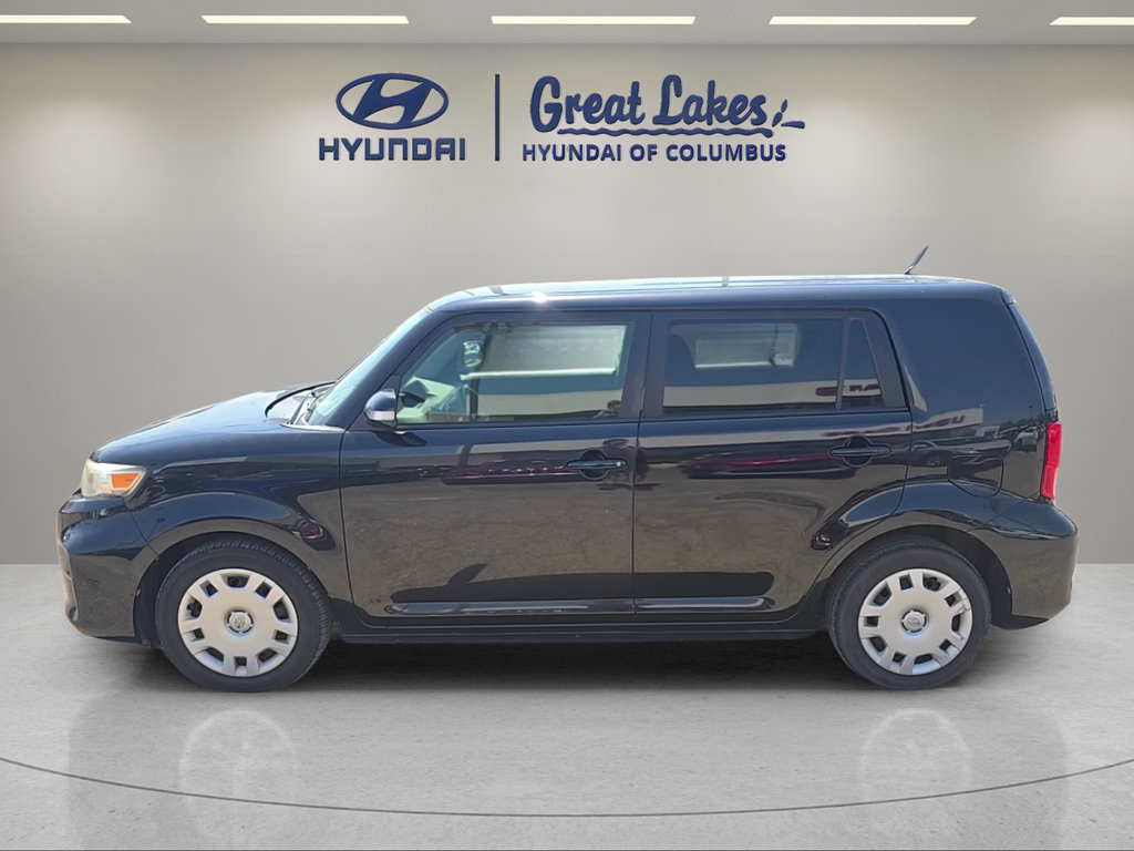Used 2015 Scion xB FWD image 2