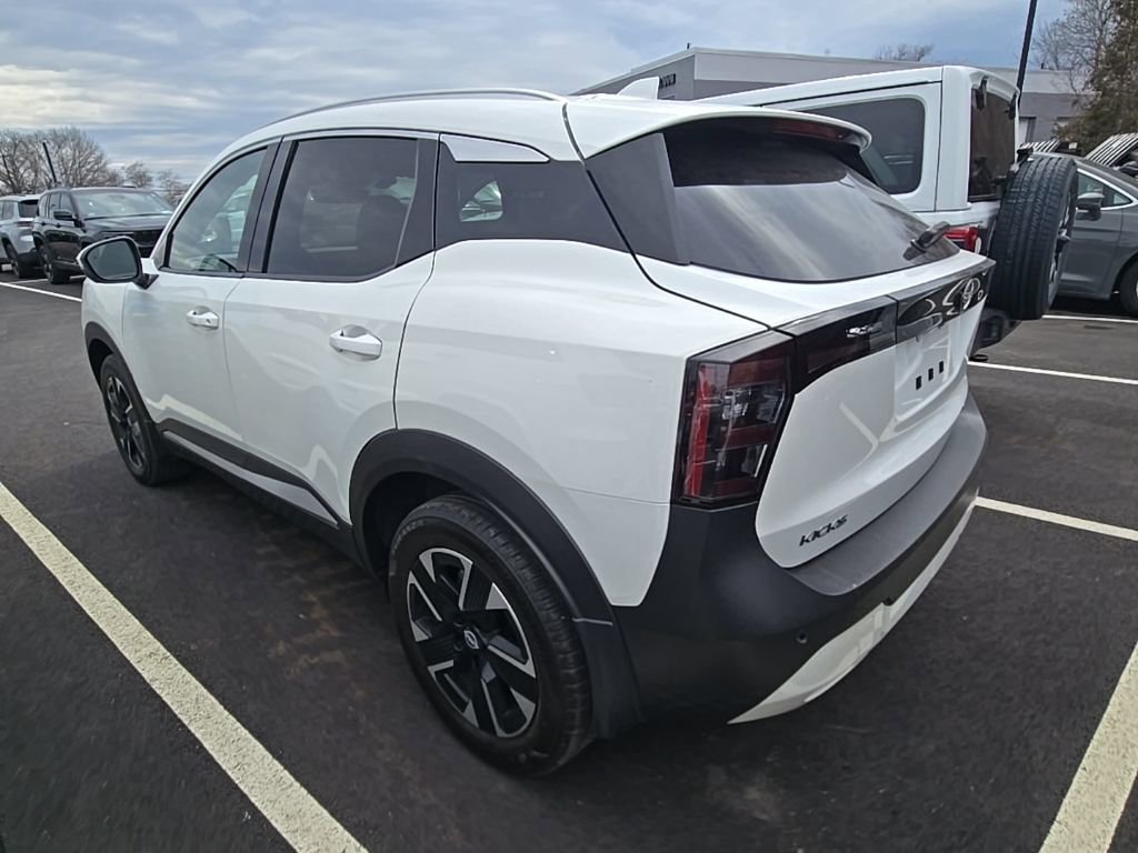 Used 2025 Nissan Kicks SR w/ Illumination Package image 9