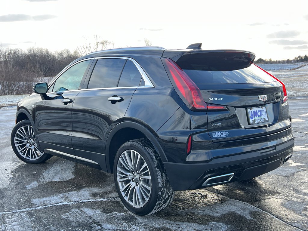 Used 2024 Cadillac XT4 Premium Luxury image 2