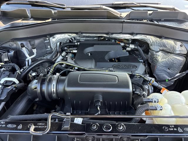 Used 2020 Ford Explorer XLT w/ Equipment Group 202A AWD/4WD image 34