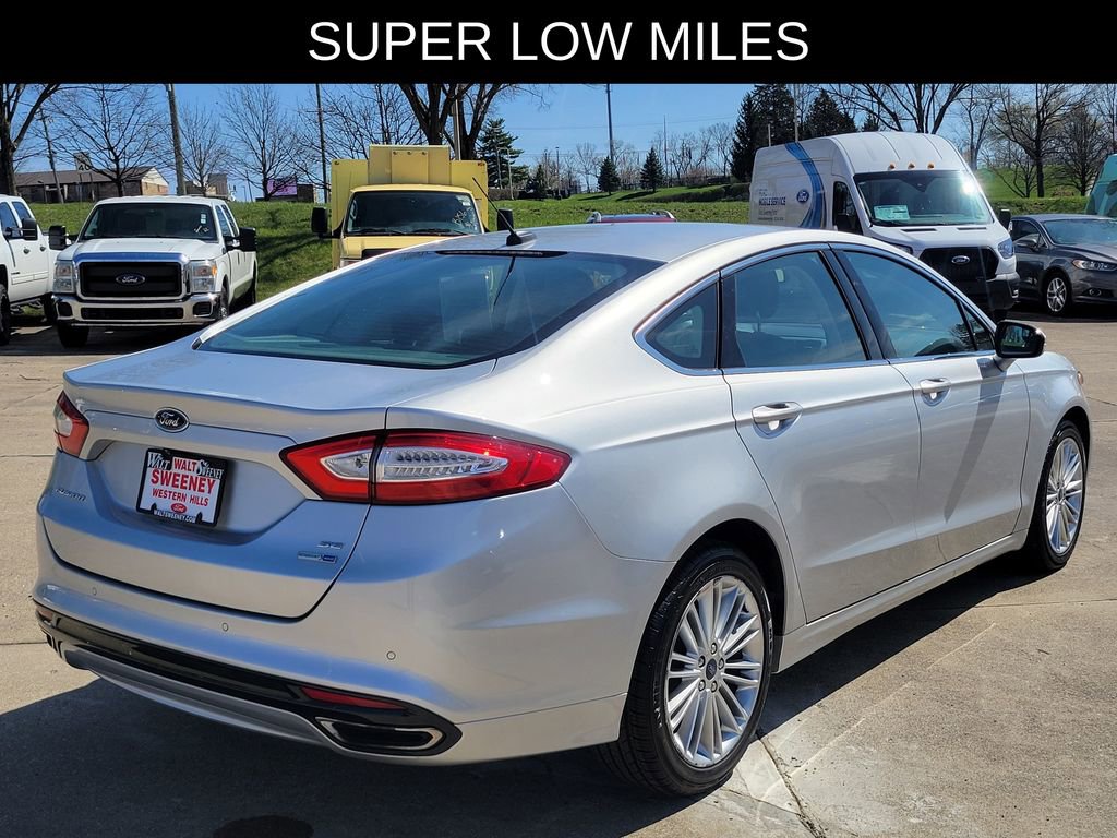 Used 2016 Ford Fusion SE w/ Equipment Group 202A image 4