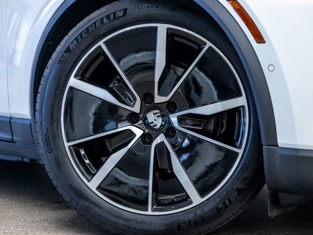 Certified 2025 Porsche Macan Electric RWD image 18