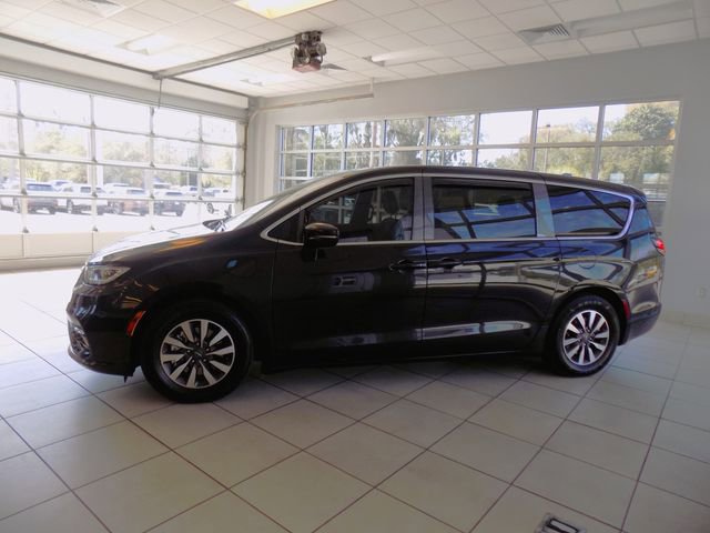 Used 2022 Chrysler Pacifica Touring-L image 4