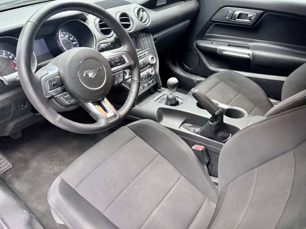 Used 2017 Ford Mustang Coupe RWD image 9