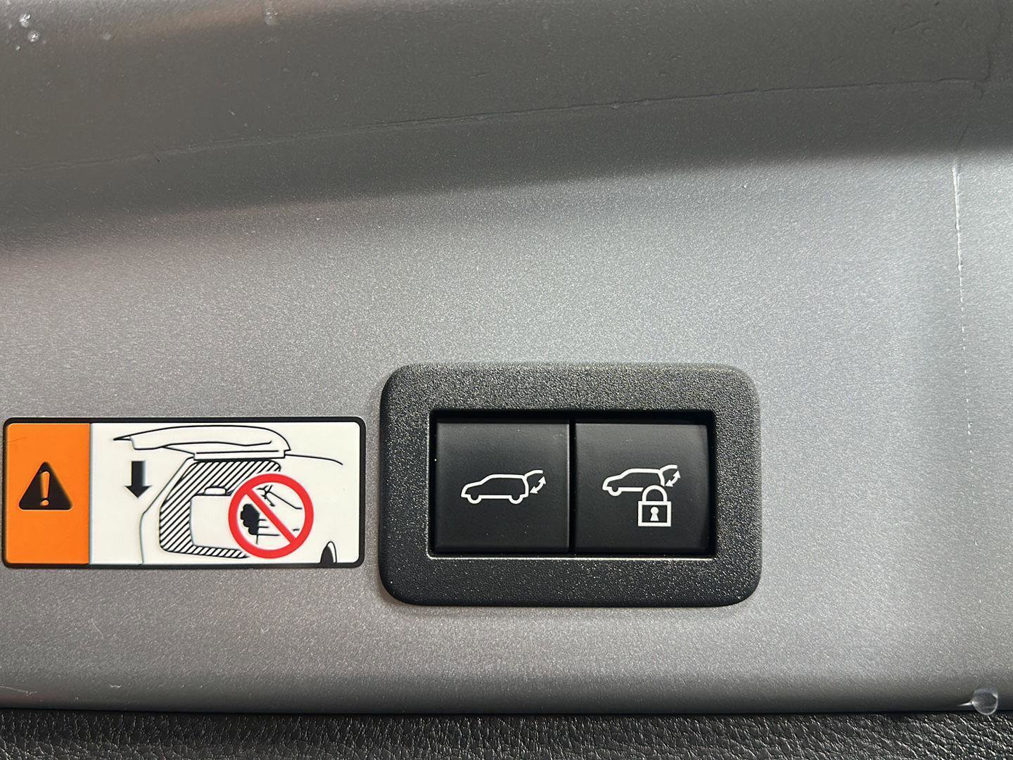 Used 2025 Toyota Corolla Cross XLE w/ Convenience Package image 21