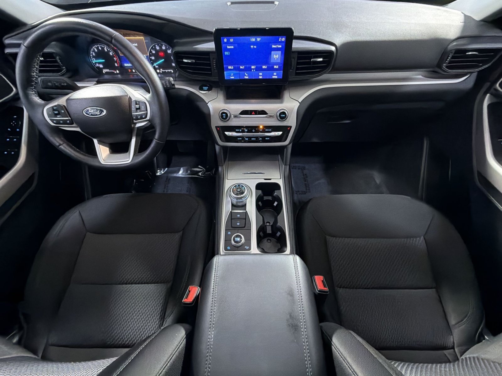 Used 2024 Ford Explorer XLT AWD/4WD image 37