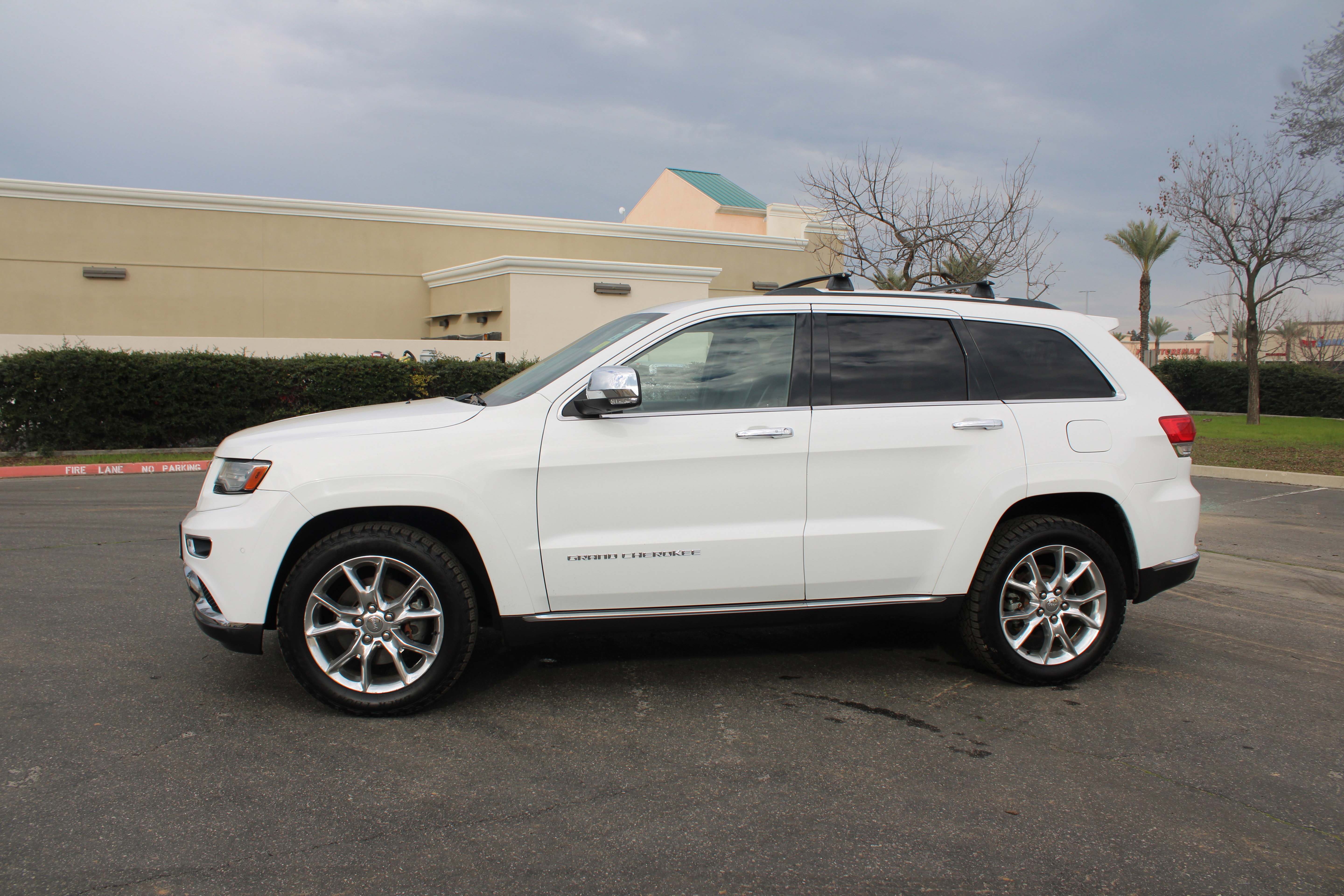 Used 2014 Jeep Grand Cherokee Summit AWD/4WD image 9