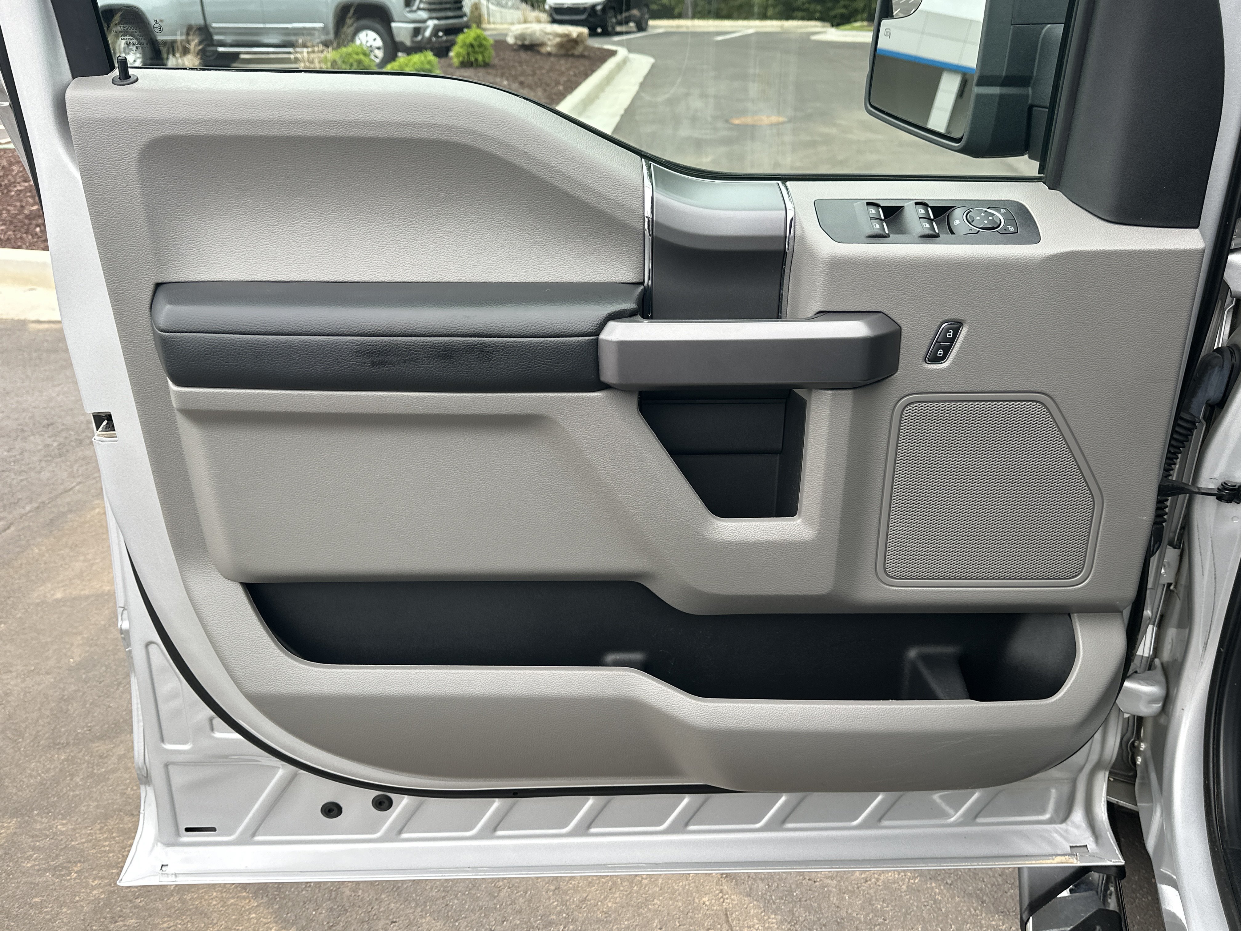 Used 2019 Ford F150 XLT w/ Equipment Group 302A Luxury AWD/4WD image 11