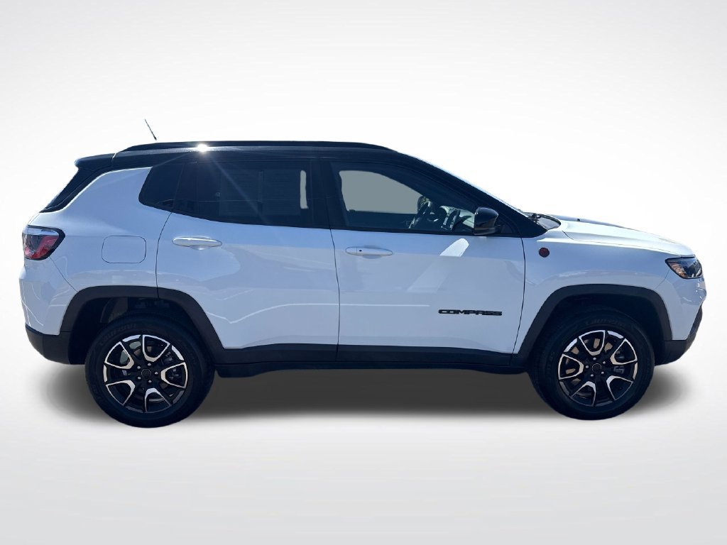 Used 2025 Jeep Compass Trailhawk AWD/4WD image 7
