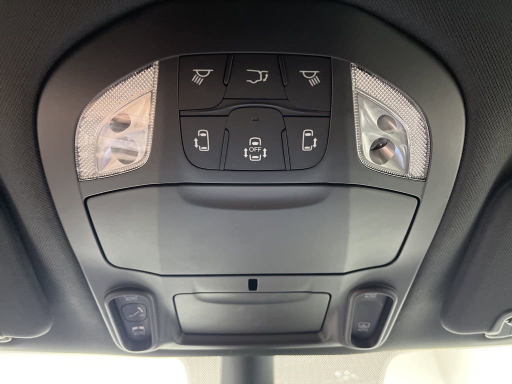 New 2026 Chrysler Pacifica Limited w/ Uconnect Theater Family Group image 22