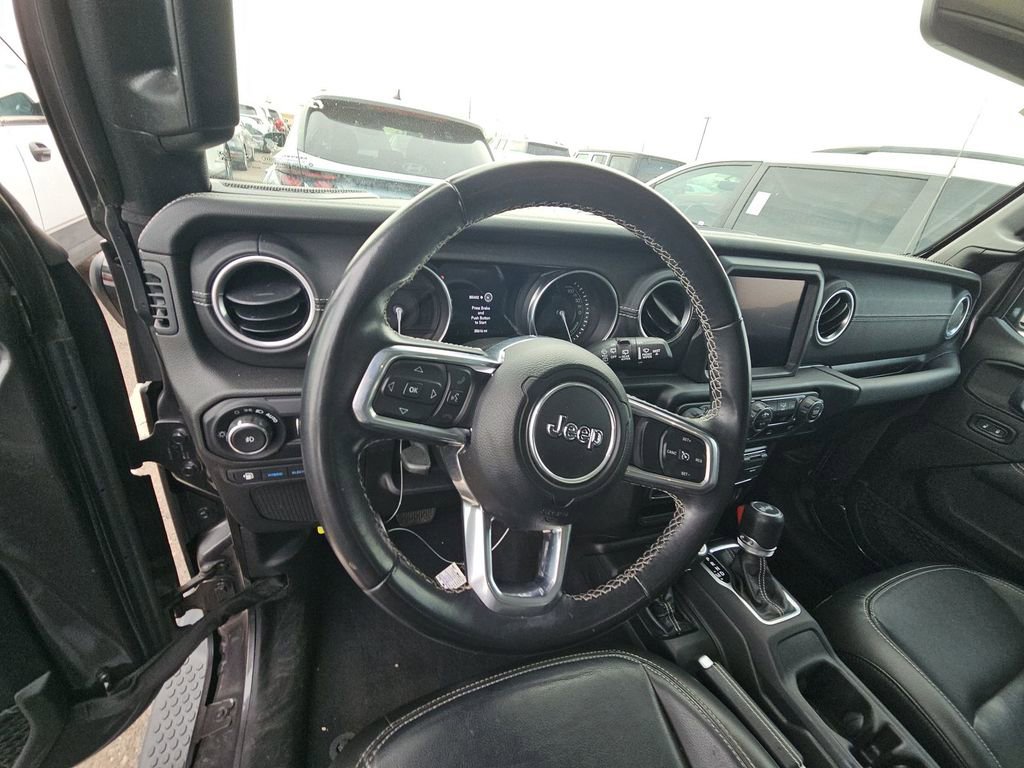 Used 2021 Jeep Wrangler Unlimited Sahara AWD/4WD image 5